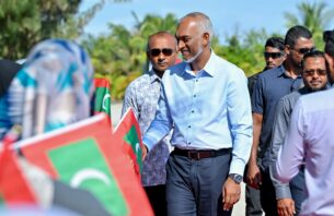 ހުއްޓިފައި ހުރި މަޝްރޫއުތައް ކުރިއަށް ގެންދަން ބަލްކުކޮށް ބޮޑު ހިލަ ގެންނަނީ thumbnail image