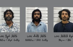 ތޫނު އެއްޗަކުން ބިރުދައްކައި، ބިދޭސީއެއްގެ އަތުން ފޭރުނު 3 މީހަކު ހައްޔަރުކޮށްފި thumbnail image