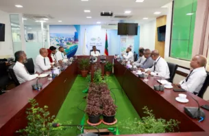 ރޯދައަށް މާލެ ސާފުކުރަން ސިޓީ ކައުންސިލާއި ވެމްކޯއިން ނުކުންނަނީ thumbnail image