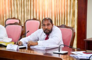 މީހުންގެ މުސާރަތަކާ ނުކުޅެ އެހެން ގޮތްގޮތަށް ހަރަދުކުޑަކުރަން ގާސިމް ގޮވާލައްވައިފި thumbnail image