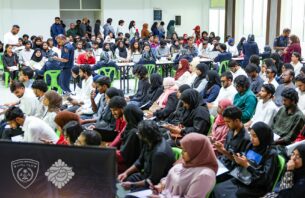 އިމިގްރޭޝަންގެ ވަޒީފާތަކަށް 800 އަށް ވުރެ ގިނަ މީހުން ކުރިމަތިލައިފި thumbnail image