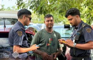 އިމިގްރޭޝަނުގެ އޮފިސަރުން ފުރަތަމަ ފަހަރަށް ބޮޑީ ކެމެރާ ބޭނުން ކުރަން ފަށައިފި thumbnail image