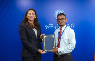 އިތުރު ދެ ބޭންކެއް އުފެއްދުމުގެ ހުއްދަ ދީފި thumbnail image