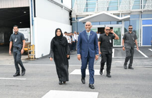 ހައްޖުގެ އަޅުކަން އަދާކުރެއްވުމަށް ރައީސްގެ ދެކަނބަލުން ފުރާވަޑައިގެންފި thumbnail image