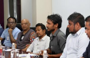 ފަނޑިޔާރުން ވަކިކުރުމުގެ ކަންކަން ބާރާއި ނުފޫޒުން ހިންގީ ނާއިންސާފުގެ މިސާލަކަށްވާ ފަދައިން: ޑިމޮކްރެޓްސް thumbnail image