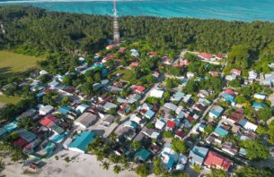 ކުއްޖެއްގެ އިނގިލި ބިންދައިލި މައްސަލާގައި ހައްޔަރުކުރި ޓީޗަރު ދޫކޮށްލައިފި thumbnail image
