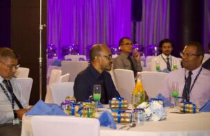 އެލައިޑަށް 40 އަހަރު ފުރުން ކަސްޓަމަރުންނާއި އެކު ކުލަގަދަކޮށް ފާހަގަކޮށްފި thumbnail image