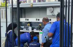 ހިދުމަތް ފުރިހަމަކުރަން ހުޅުމާލެ ފޭސް ދޭއްގެ ގިނަ ޓަވަރުތަކަކުން ކަރަންޓު ކަނޑާލަނީ thumbnail image