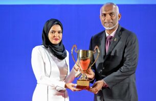 އުފެއްދުންތެރިކަމުގެ މައުރަޒުގައި ބައިވެރިކުރި 275 އުފެއްދުމަށް އެވޯޑު ދީފި thumbnail image