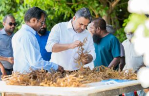 ޔުނައިޓެޑް ނޭޝަންސް އޯޝަން ކޮންފަރެންސަށް ޝިޔާމް ފްރާންސަށް thumbnail image