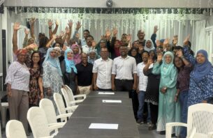 ނަޝީދު ފައްޔާޒުއާ ބައްދަލުކުރައްވައިފި thumbnail image