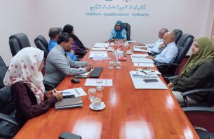 ލަންކާގެ ކޮލެޖުތަކެއް ސަސްޕެންޑުކޮށްފައިވާތީ ކޯސްތަކުގައި އިތުރަށް ބައިވެރިނުވާން އެމްކިއުއޭއިން އިލްތިމާސްކޮށްފި thumbnail image