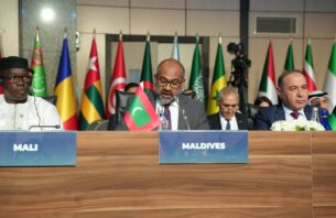 މެދުއިރުމަތީގައި ތިބި ދިވެހިންގެ ހާލަތު ދަނީ ގާތުން ބަލަމުން: ހަލީލް thumbnail image