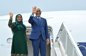 ރަސްމީ ދަތުރުފުޅެއްގައި ރައީސްގެ ދެކަނބަލުން ސިންގަޕޫރަށް ފުރާވަޑައިގެންފި thumbnail image