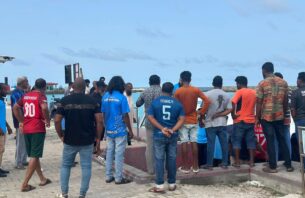 ފައިނު އެކްސިޑެންޓުގައި އަނިޔާވި ދެ ކުޑަކުދިންނާއި ޓީޗަރު ވެންޓިލޭޓަރުގައި thumbnail image