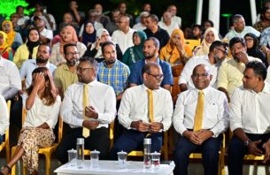 ނަޝީދު އެނބުރި އެމްޑީޕީގައި؛ 'އަނބުރާ ގެއަށް އާދެވުމުގެ އުފާ ލިބިއްޖެ' thumbnail image