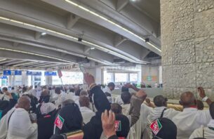 ދިވެހި ހާޖީން ބޮޑު ޖަމްރާއަށް ހިލަ އުކައިފި، ހައްޖު ތެރޭ އެއްވެސް މީހަކު ގެއްލިފައެއް ނުވޭ thumbnail image
