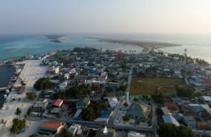 ހޯރަފުށީ ބޮޓްލިން ޕްލާންޓުގެ މަސައްކަތް ހުއްޓައެއް ނުލަން، މުވައްޒަފުން ވަކިކުރީ މަސައްކަތެއް ނެތިފައި ތިބުމުން: ފެނަކަ thumbnail image