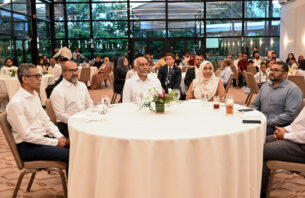 ސިންގަޕޫރުގައި ތިބި ދިވެހިންނާ ރައީސް ބައްދަލުކުރައްވައިފި thumbnail image