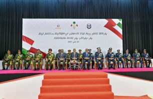 ރައީސް، ސިފައިންނާއި ފުލުހުންނާ ބައްދަލުކުރައްވައިފި thumbnail image