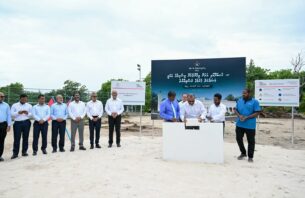 ހެނބަދޫގައި އަޅާ އާ މިސްކިތުގެ ބިންގާ އަޅައިފި thumbnail image