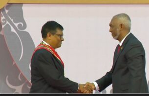 ކުރީގެ އުއްތަމަ ފަނޑިޔާރު މުއުތަސިމް އަށް ނިޝާން އިއްޒުއްދީންގެ އިއްޒަތް އަރުވައިފި thumbnail image