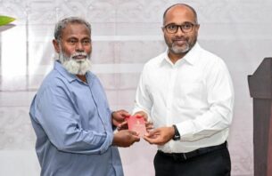 މަނަދޫގައި ޕާސްޕޯޓުގެ ހިދުމަތް ފަށައިފި thumbnail image