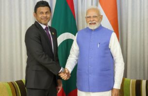މޯދީ، ނައިބް ރައީސްއާ ބައްދަލުކުރައްވައިފި thumbnail image