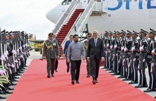 ލަންކާގެ ރައީސަށް އެއާޕޯޓުން ހޫނު މަރުޙަބާއެއް thumbnail image