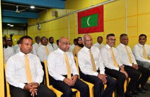 އެމްޑީޕީން ސިލްސިލާ މުޒާހަރާ ފަށަނީ، އާންމުން ނުކުތުމަށް ގޮވާލައިފި thumbnail image