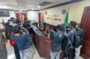 151 ނޫސްވެރިންގެ ސޮޔާއެކު މީޑިއާ ބިލް ބޭރުކުރަން ގޮވާލާ ޕެޓިޝަން ހުށަހަޅައިފި thumbnail image
