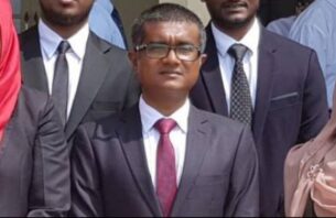 ކޮރަޕްޝަންގެ މައްސަލައެއްގައި ކަސްޓަމްސްގެ ކުރީގެ ވެރިއެއްގެ މައްޗަށް ދައުވާކުރަން ފޮނުވައިފި thumbnail image