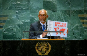 "ހުރިހާ ޤައުމެއްގެ މައްޗަށް ހަމަހަމަކަމާއެކު ބައިނަލްއަޤްވާމީ ޤާނޫނު ހިންގަންޖެހޭ" thumbnail image