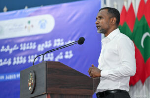 މި ސަރުކާރުން ދައްކަމުން އެދަނީ ނިމިދިޔަ 2 ސަރުކާރުން ނެގި ލޯނުތައް: މެންބަރު ޠާރިޤު thumbnail image
