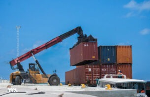 ސިނގިރޭޓު 2 ކޮންޓޭނަރު މައްސަލަ: އިތުރުމީހަކު ހައްޔަރުކޮށް، ކޮންޓެއިނަރުގެ ބައިތައް ތިލަފުށިން ހޯދައިފި thumbnail image