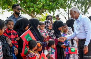 "ރައްޔިތުން ބޭނުންވާ ތަރައްޤީ ގެނެވޭނީ ރައްޔިތުންގެ ގާތަށް ގޮސްގެން" thumbnail image