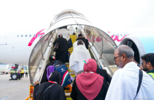 ފަޤީރުންގެ ދަފްތަރުގައި ފަރުޟު ޙައްޖު އަދާނުކޮށް ތިބީ 376 މީހުން، މިދައުރުގައި އެންމެން ޙައްޖަށް ފޮނުވާނެ thumbnail image