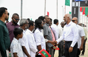 ފާދިއްޕޮޅާއި މާލެއަތޮޅަށް ކުރައްވާ ދަތުރުފުޅެއްގައި ރައީސް ފުރާވަޑައިގެންފި thumbnail image
