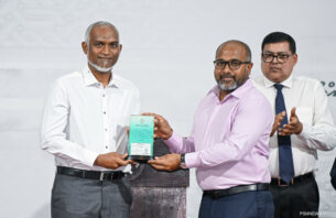 އައިޑީ ކާޑާއި ޕާސްޕޯޓުގެ ހިދުމަތް ހުރިހާ އަތޮޅަކަށް ފުޅާކުރުމުގެ ވަޢުދު ފުއްދަވައިފި thumbnail image