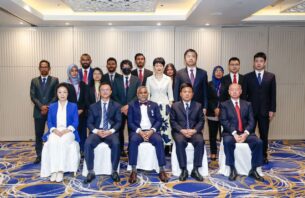 މަނީ ލޯންޑަރިން ތަހުގީގުތަކަށް ދިވެހި ޕްރޮސެކިއުޓަރުން ތަމްރީނުކުރަން ޗައިނާއާއެކު މަޝްވަރާކޮށްފި thumbnail image