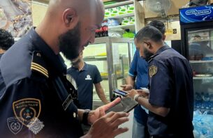 މާލޭގެ ދެ ކެފޭއަކުން ގަވާއިދާ ހިލާފަށް އުޅޭ ފަސް ބިދޭސީއަކު ހޯދައިފި thumbnail image