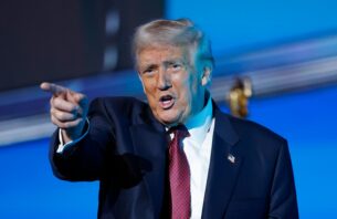 ޓްރަމްޕް ރާއްޖޭގައި ރިސޯޓެއް ހަދަން ނިންމައިފި thumbnail image