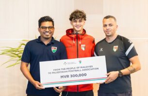 އެފްއޭއެމްއިން ފަލަސްތީނުގެ ޓީމަށް 300،000 ރުފިޔާ ހަދިޔާކޮށްފި thumbnail image