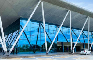 އައްޑޫގައި ވިހެއުމުގެ ތެރޭގައި ނިޔާވި ޒުވާނާގެ ޢާއިލާއަށް ރައީސްގެ ތައުޒިޔާ. thumbnail image