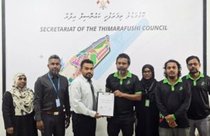 ތިން ރަށެއްގައި އައިޑީ ކާޑު ހަދައިދިނުމުގެ މަސައްކަތް ފަށައިފި thumbnail image