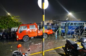 މާލޭގެ މަގުތަކުން ފެން ހިންދަން ސިފައިން ނިކުމެއްޖެ thumbnail image