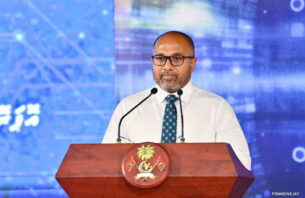 ބިދޭސީންގެ އައިޑީ ދެނެގަތުމާއި ޕާސްޕޯޓް ޚިދުމަތްތަކަށް އިންގިލާބީ ބަދަލެއް thumbnail image