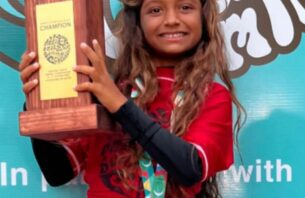 ރާއްޖޭގެ ފުރަތަމަ އަންހެން ޖޫނިއަރ ސާފިންގ ޗެންޕިއަންކަން އާލިޔާ ހޯދައިފި thumbnail image