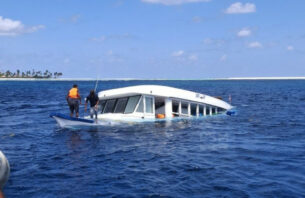 ދެ ދޯނި ޖެހި ހިނގި އެކްސިޑެންޓެއްގައި ދޯންޏެއް އަޑިއަށް ގޮސްފި thumbnail image