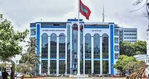 އައްޑޫ ކަސްޓޯޑިއަލްއަށް ޑްރަގު ވައްދަން އުޅުނު ފުލުހަކަށް ދަޢުވާ ކޮށްދޭން އެދިއްޖެ thumbnail image